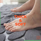 Skridsikker bademåtte i præget blød sten-look med memory foam
