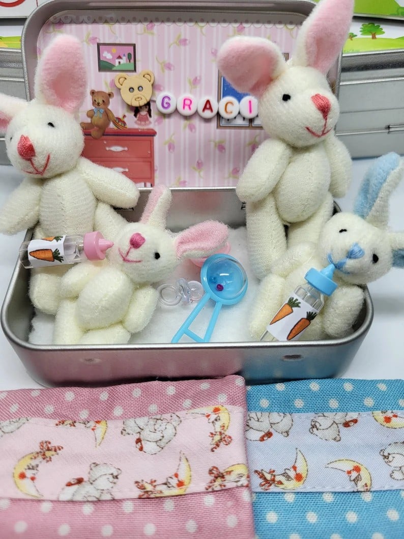 🎉Påske bedste gave 50% RABAT🎁🐇Kanin mor lille plys lomme dåse