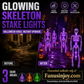 👻50 % rabat til Halloween! 💀Uhyggelig pynt til haven!🎃💡 Solcelledrevne skeletlamper på spyd – lyser i mørket, nemme at montere og perfekte til have, veranda og gangsti! 👻🪦✅