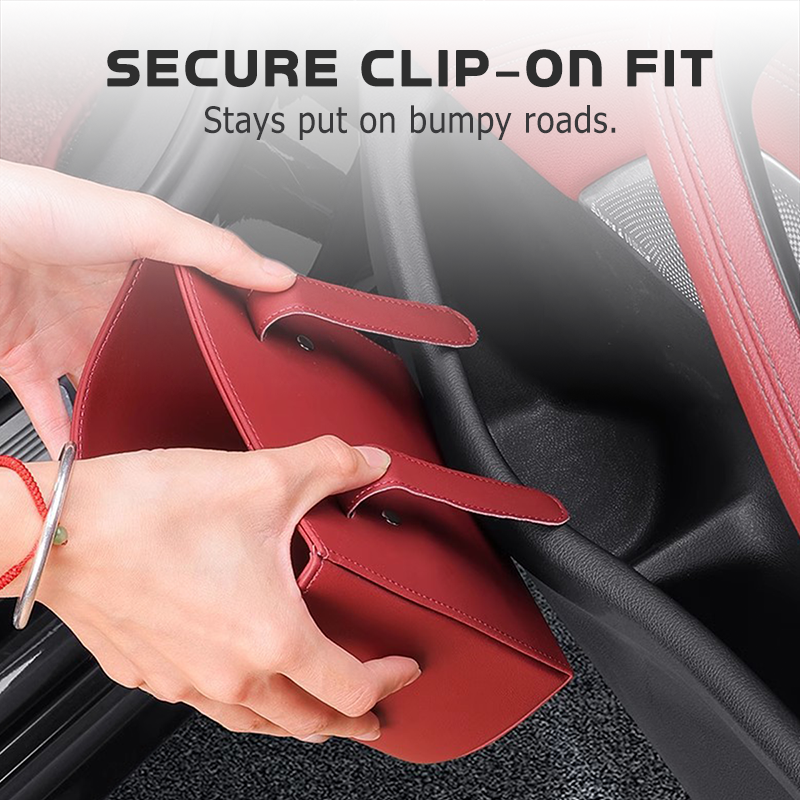 🥳 2026 BESTSELLER 🥳💞 OVER 50.000 SOLGT! 🚗🧺 50 % RABAT! Kopholder i PU-læder til bildør – bred åbning, nem adgang til drikkevarer og mobil. Sikker clip-on-fastgørelse. Slidstærk og stilren. 🛡️✨