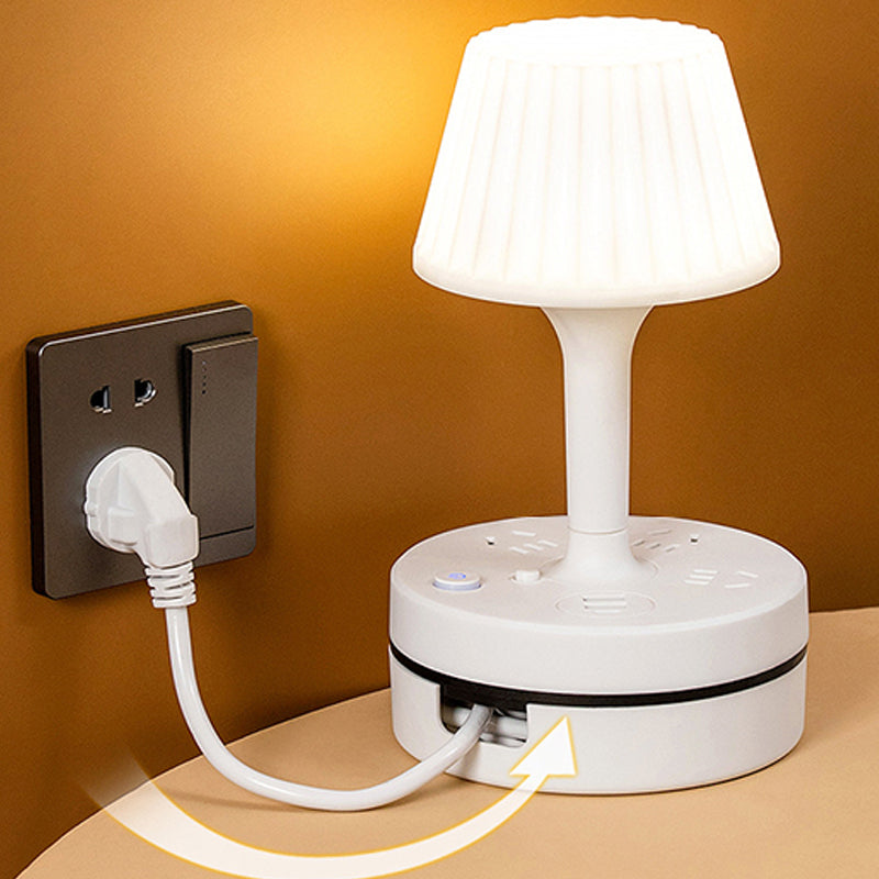3-udtags stikdåse med 2 USB-A- og 2 USB-C-porte samt indbygget bordlampe