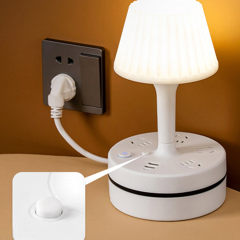 3-udtags stikdåse med 2 USB-A- og 2 USB-C-porte samt indbygget bordlampe