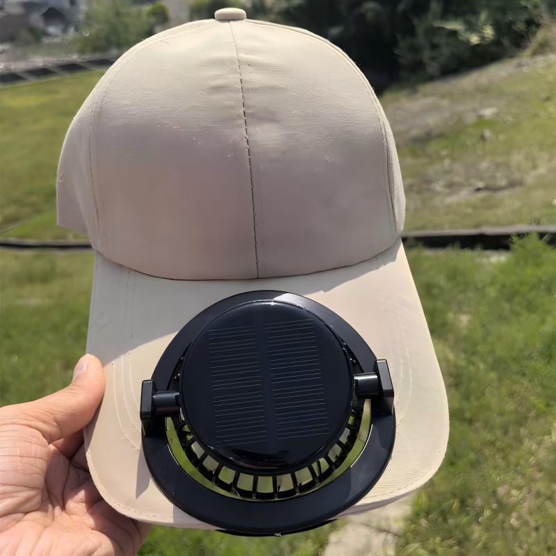 Dobbeltopladende solhat med aftagelig ventilator