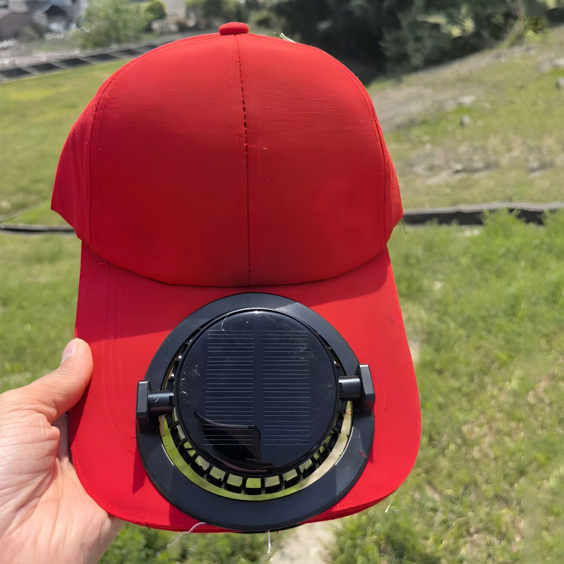 Dobbeltopladende solhat med aftagelig ventilator