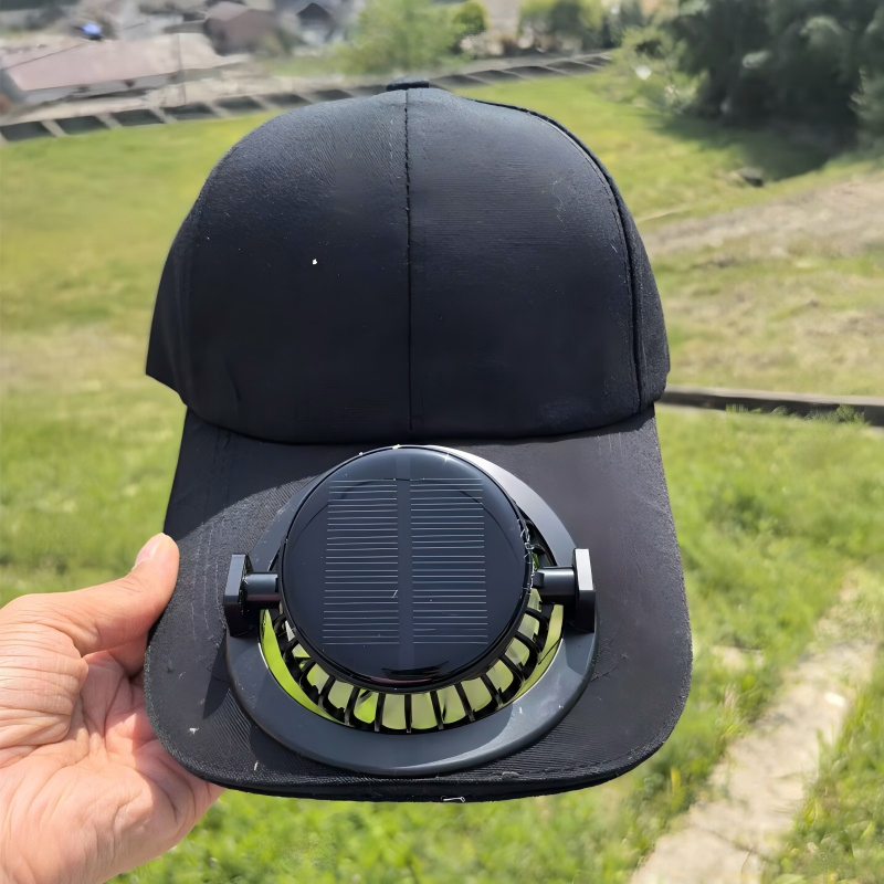 Dobbeltopladende solhat med aftagelig ventilator