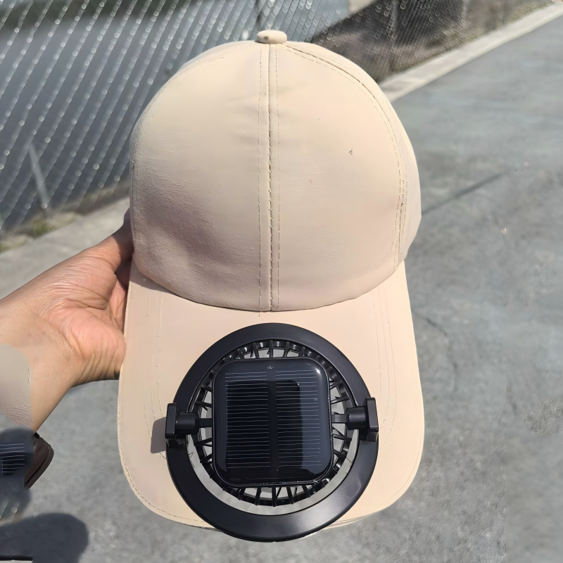 Dobbeltopladende solhat med aftagelig ventilator