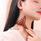 🛒 KØB 1, FÅ 1 GRATIS! ✨ 6-punkts meridiankam – akupressur-hovedbundsmassager og hårfjerner, der hjælper med at forbedre blodcirkulationen og fremme afslapning, i et naturligt trædesign 🌿💆‍♀️