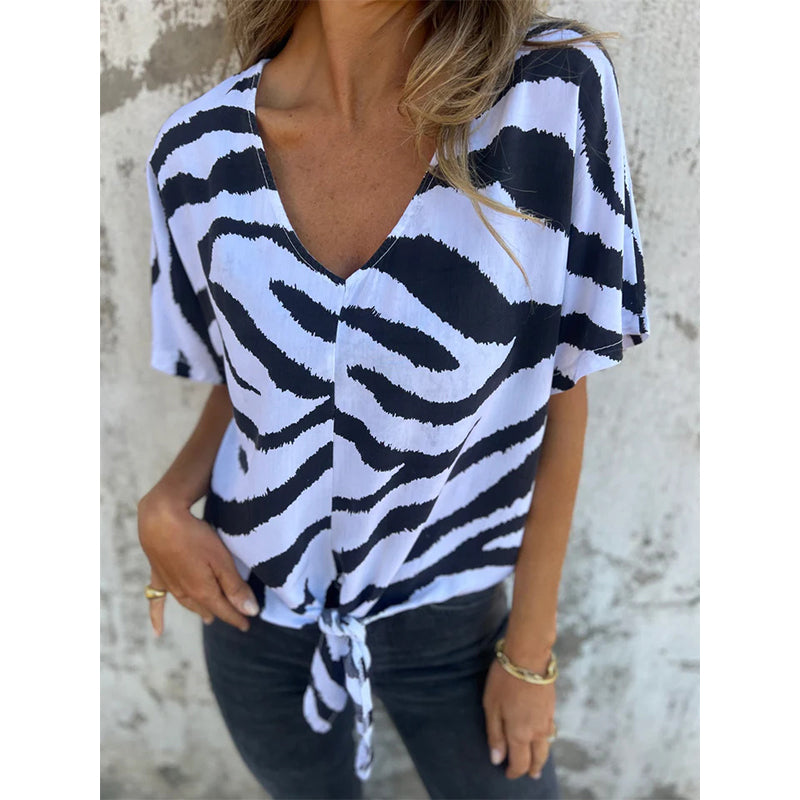 T-shirt til kvinder med V-hals, bindedetalje foran og zebraprint