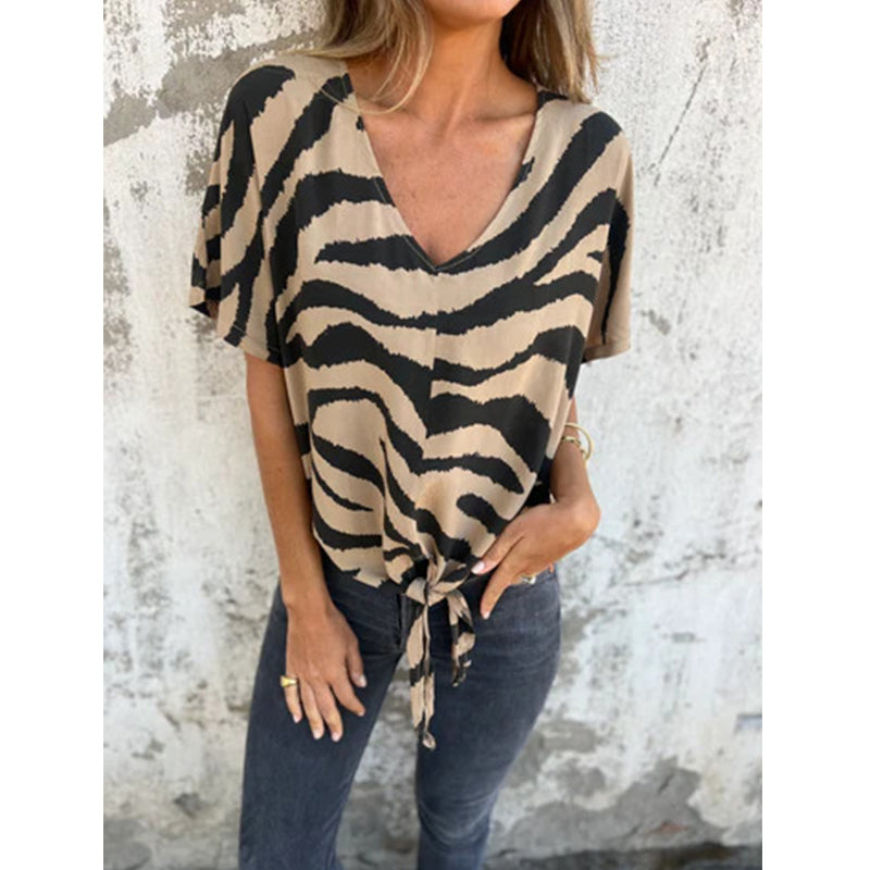 T-shirt til kvinder med V-hals, bindedetalje foran og zebraprint