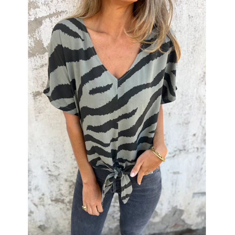 T-shirt til kvinder med V-hals, bindedetalje foran og zebraprint