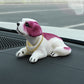 🎉 2026-udsalg — over 12.000 solgt! 🐶 Sød hundebobblehead – nikker med i hvert sving – 10 racer, blød plys, guldkæde – bringer smil på hver køretur 🚗