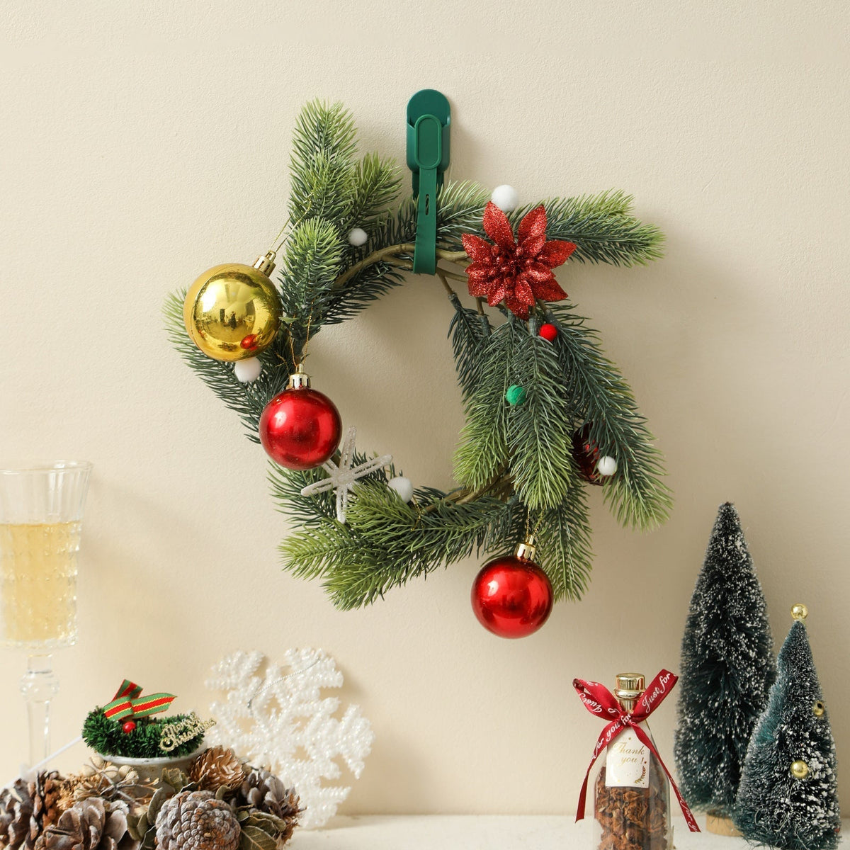 🎄 50 % RABAT NU! 🎅 Silikonebånd & sporløse kroge til julekranse (5 stk.) – nem ophængning uden boring 🔔